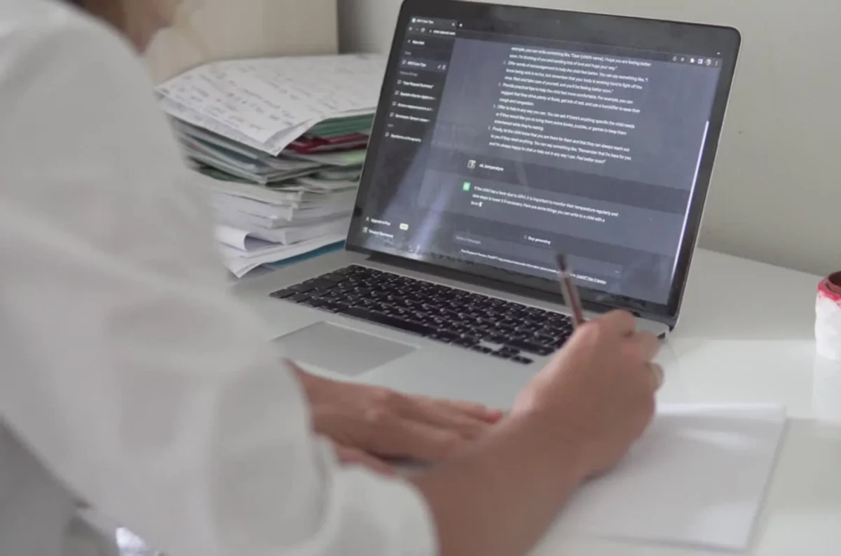 Cómo hacer que tu empresa aparezca en las respuestas de una IA . Dicli marketing